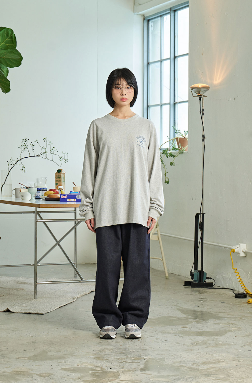 Two tuck wide deep indigo denim pants