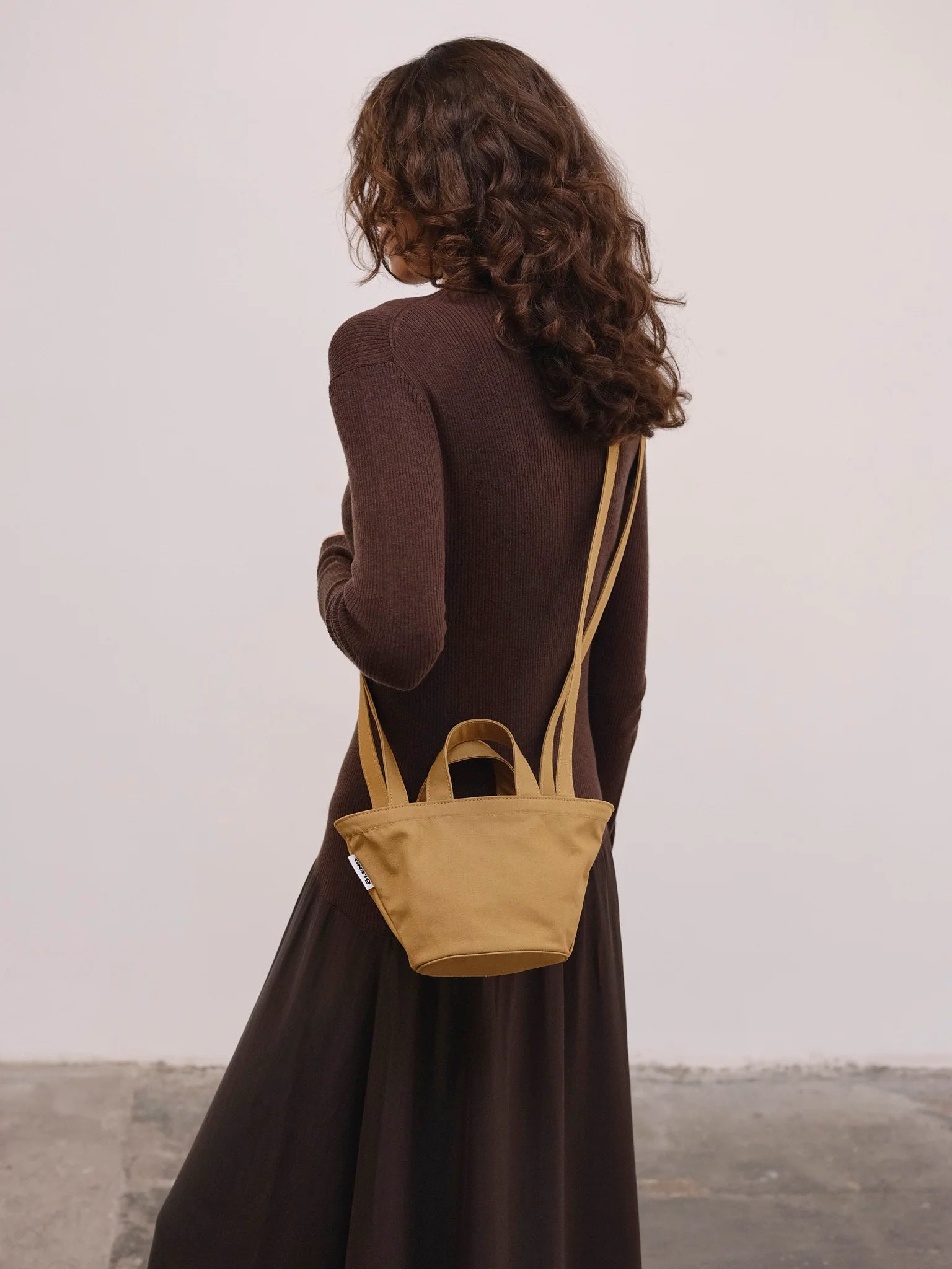 Mini mustard basket bag