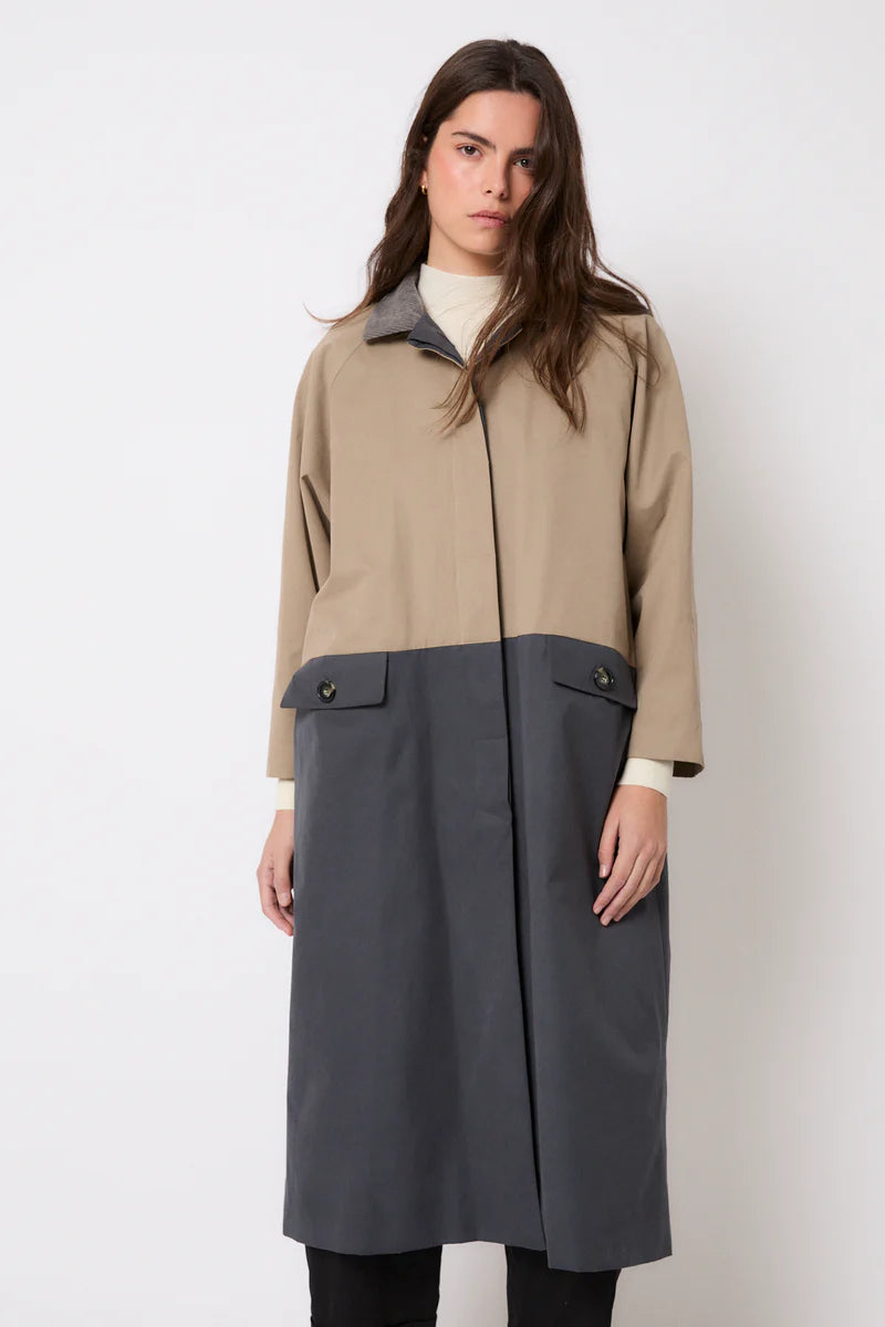 Duo gabardine two-tone trench coat