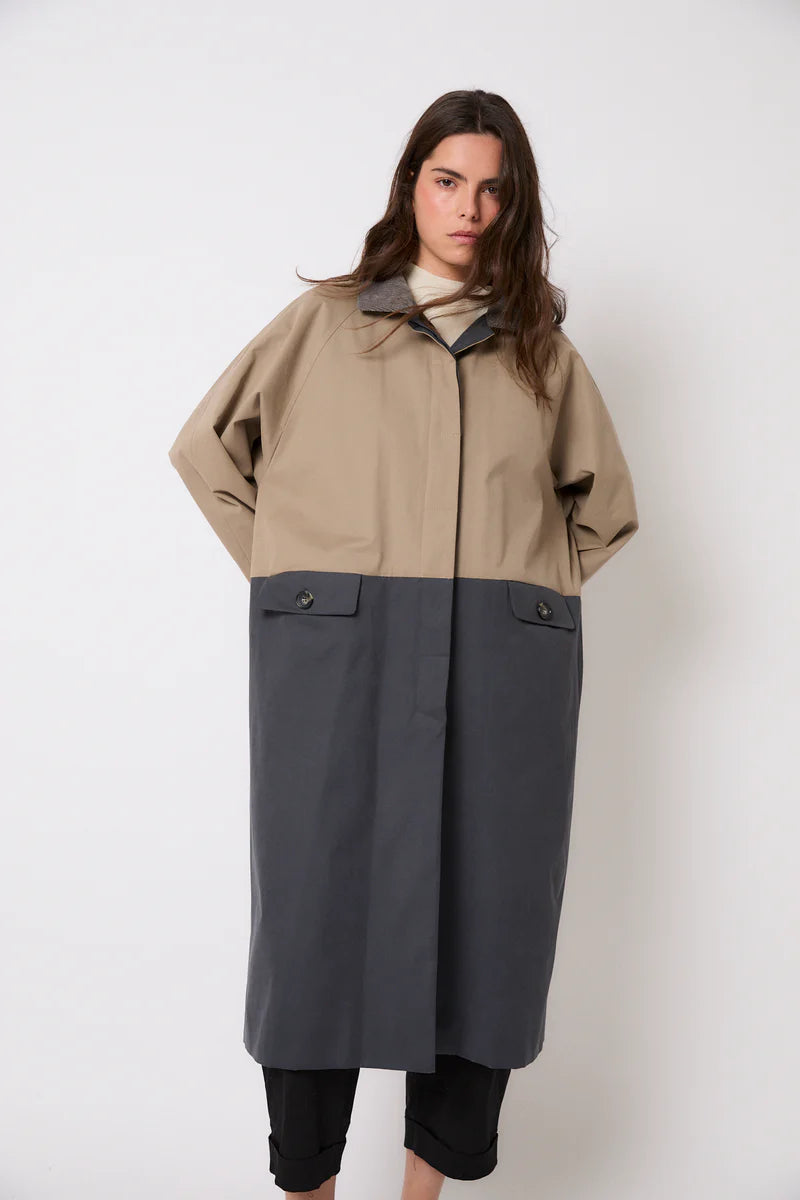 Duo gabardine two-tone trench coat