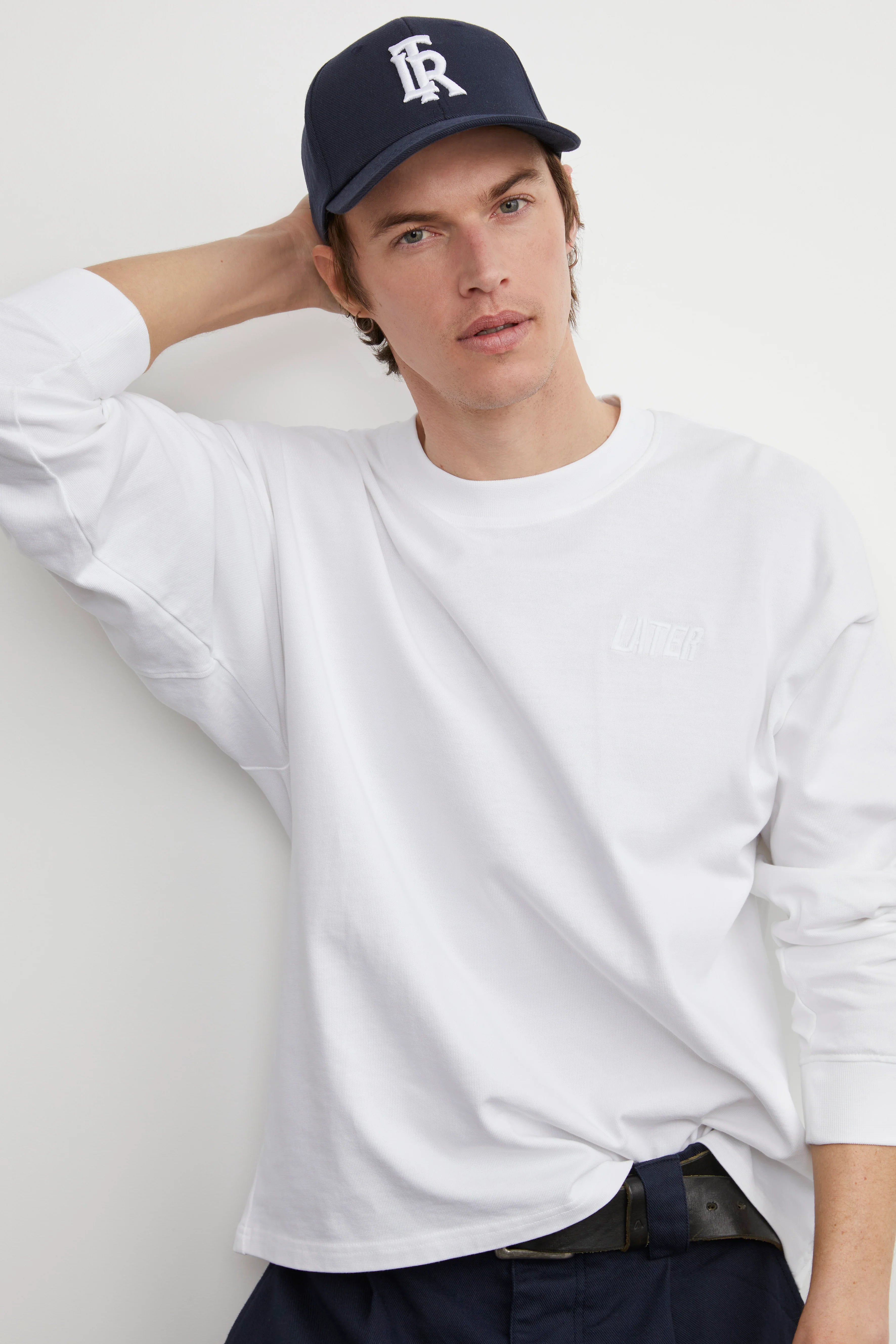 White hydrangea long-sleeved T-shirt
