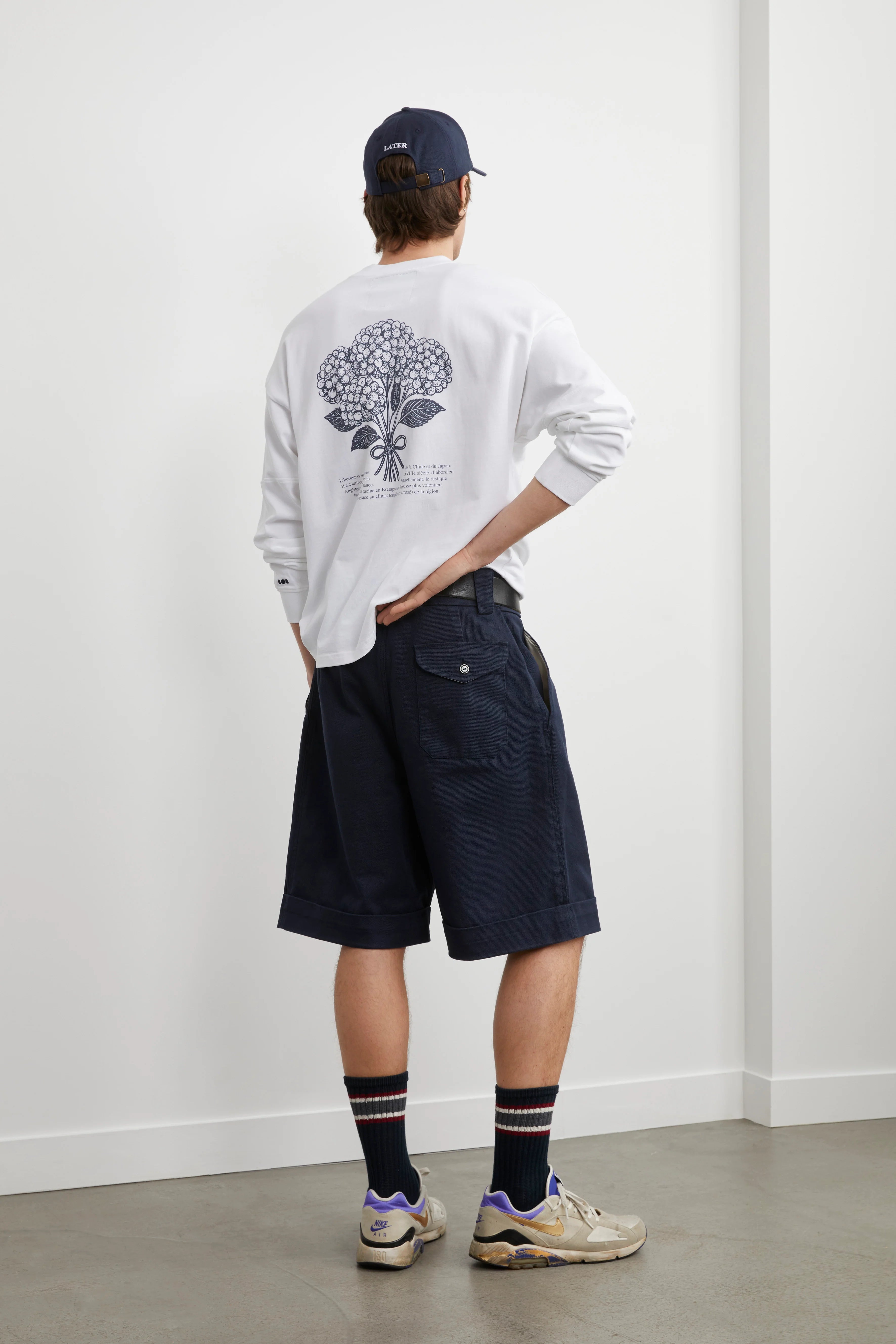 White hydrangea long-sleeved T-shirt