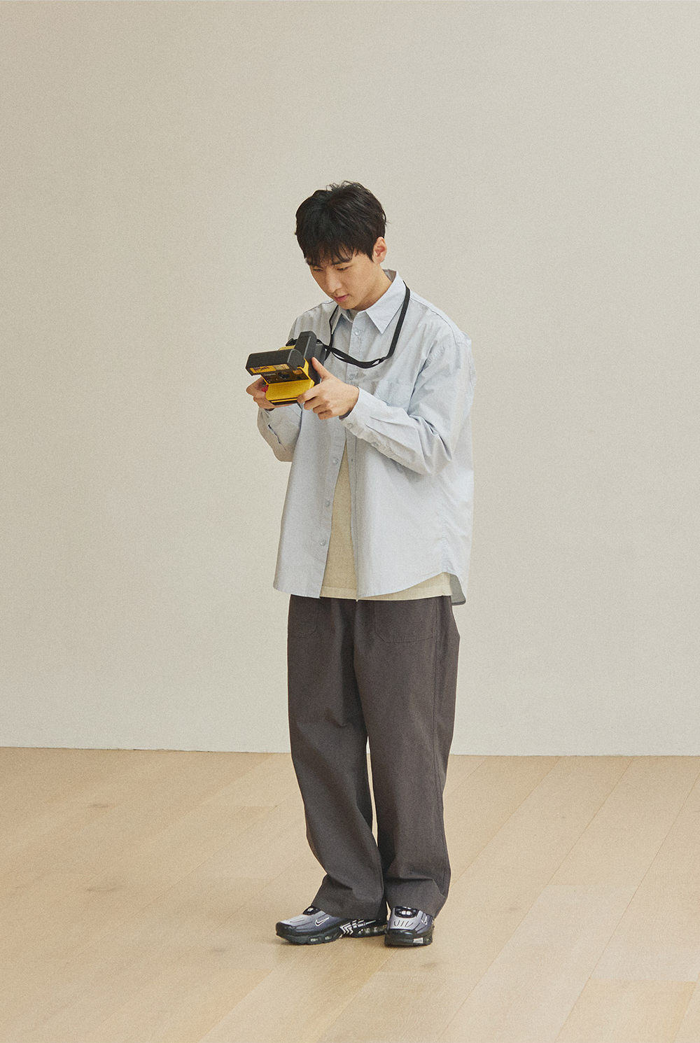 One-tuck wide fatigue pants charcoal