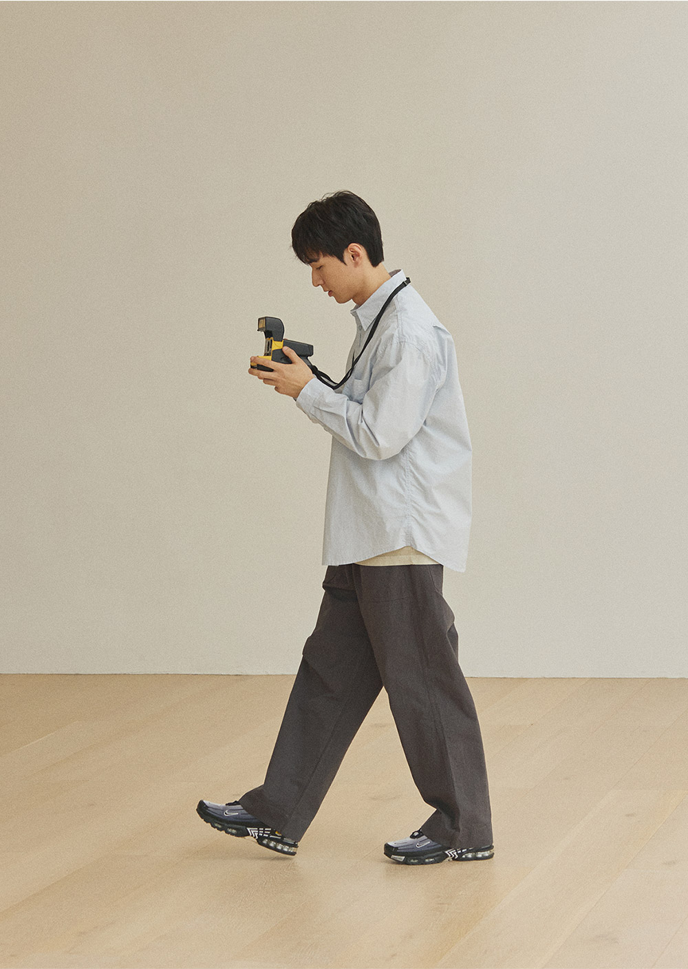 One-tuck wide fatigue pants charcoal