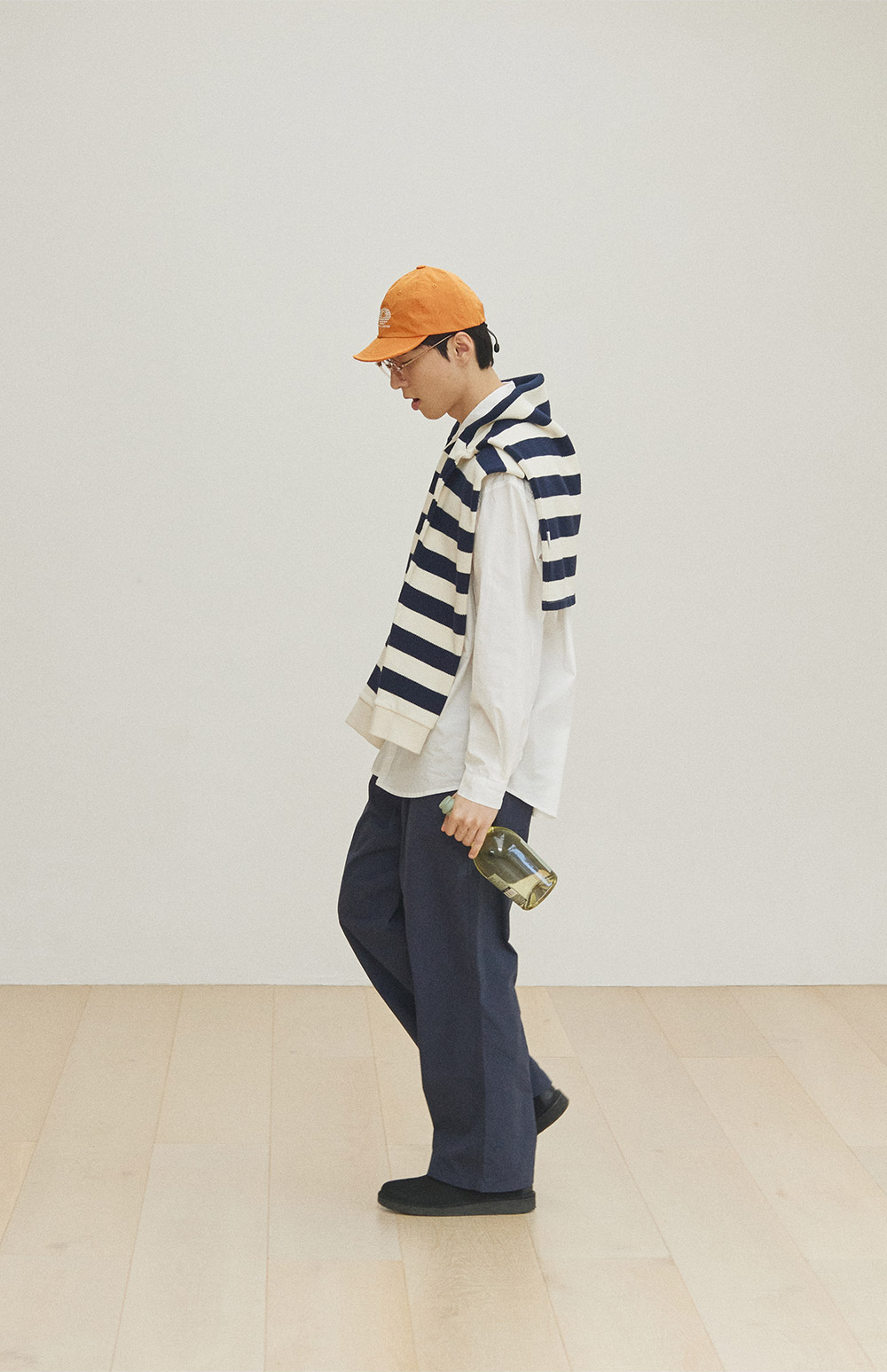 Two-tuck wide chino pants navy