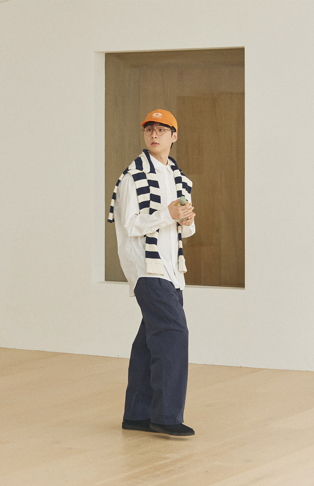 Two-tuck wide chino pants navy
