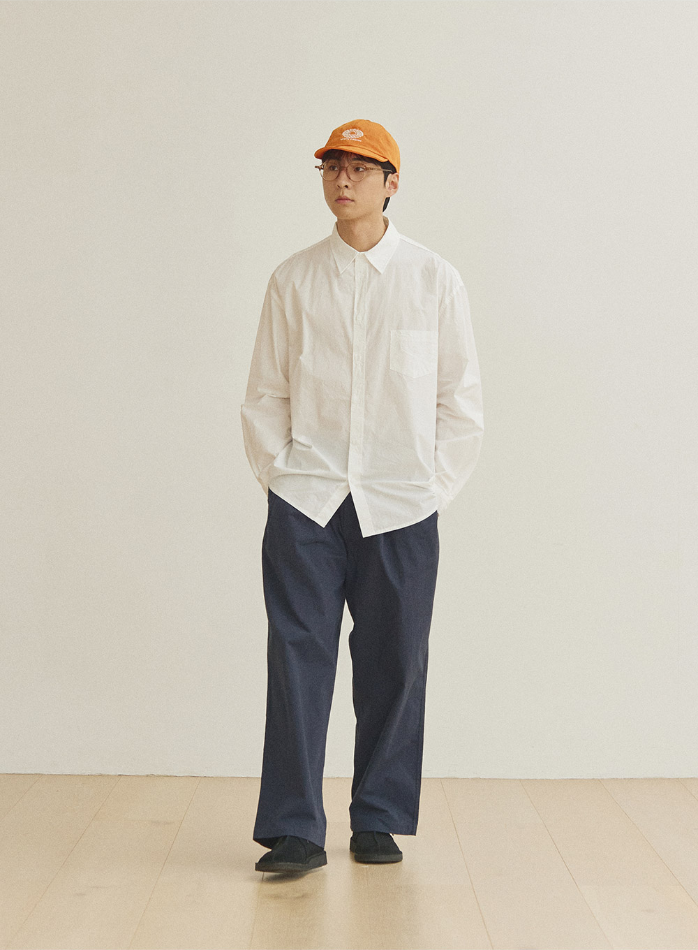Two-tuck wide chino pants navy