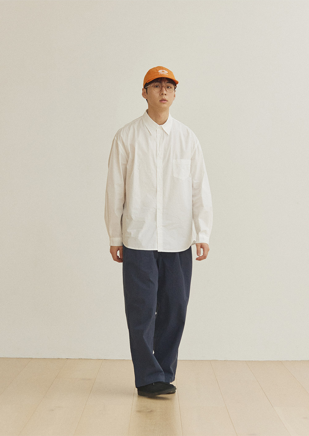 Two-tuck wide chino pants navy